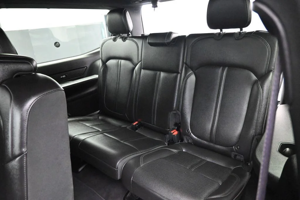 Used 2024 Gray Jeep Base image 27