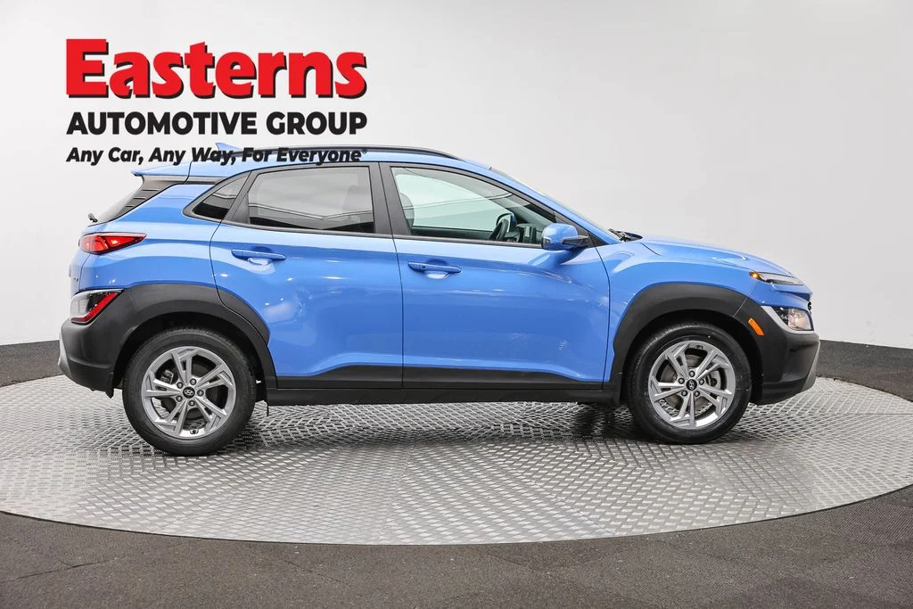 Used 2022 Blue Hyundai SEL image 4