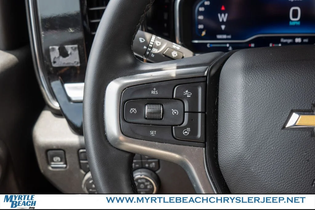 Used 2025 Lakeshore Blue Chevrolet LT image 26