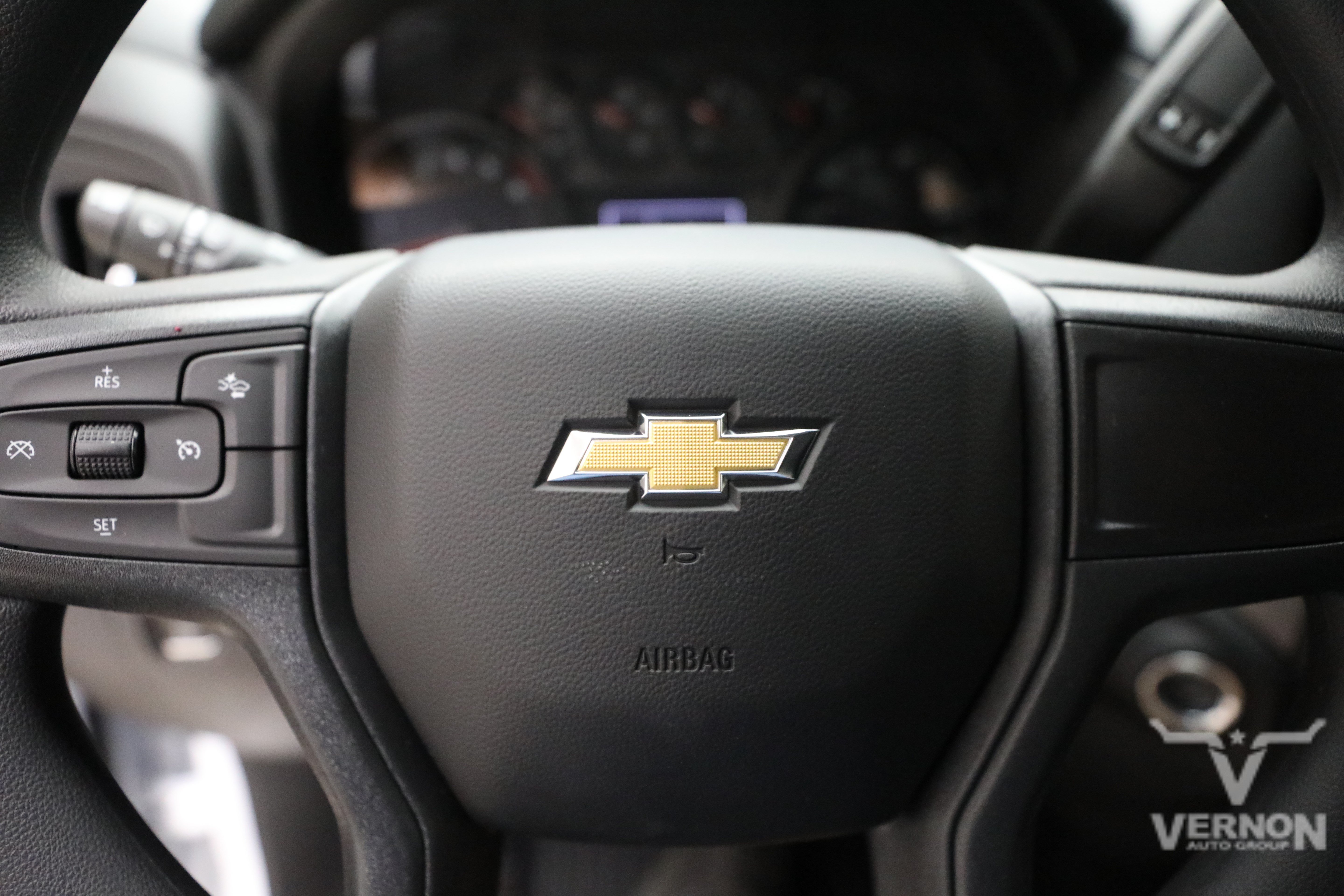 New 2026 Summit White Chevrolet N image 21