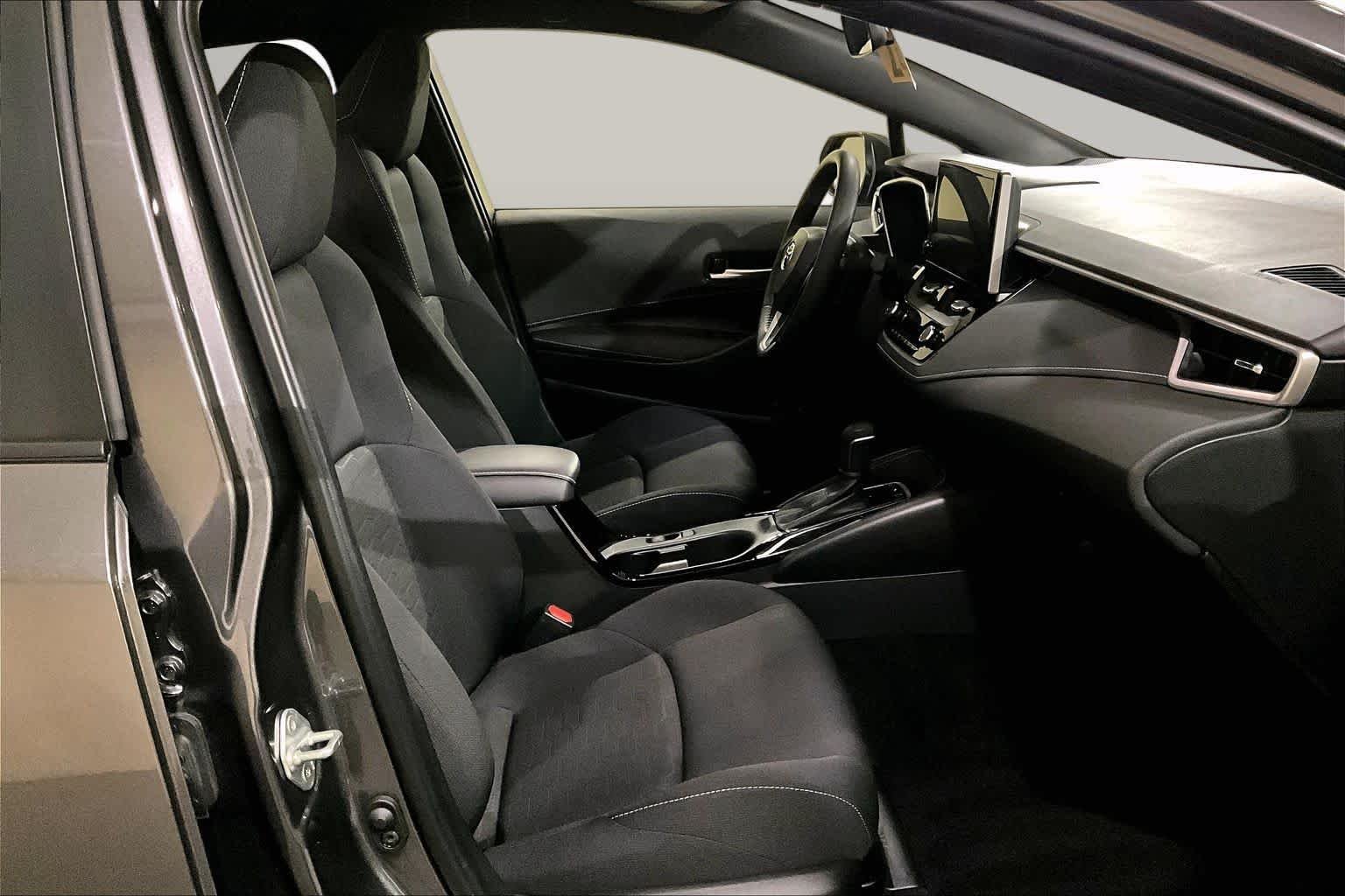 Pre-Owned 2025 Toyota Corolla Hatchback SE