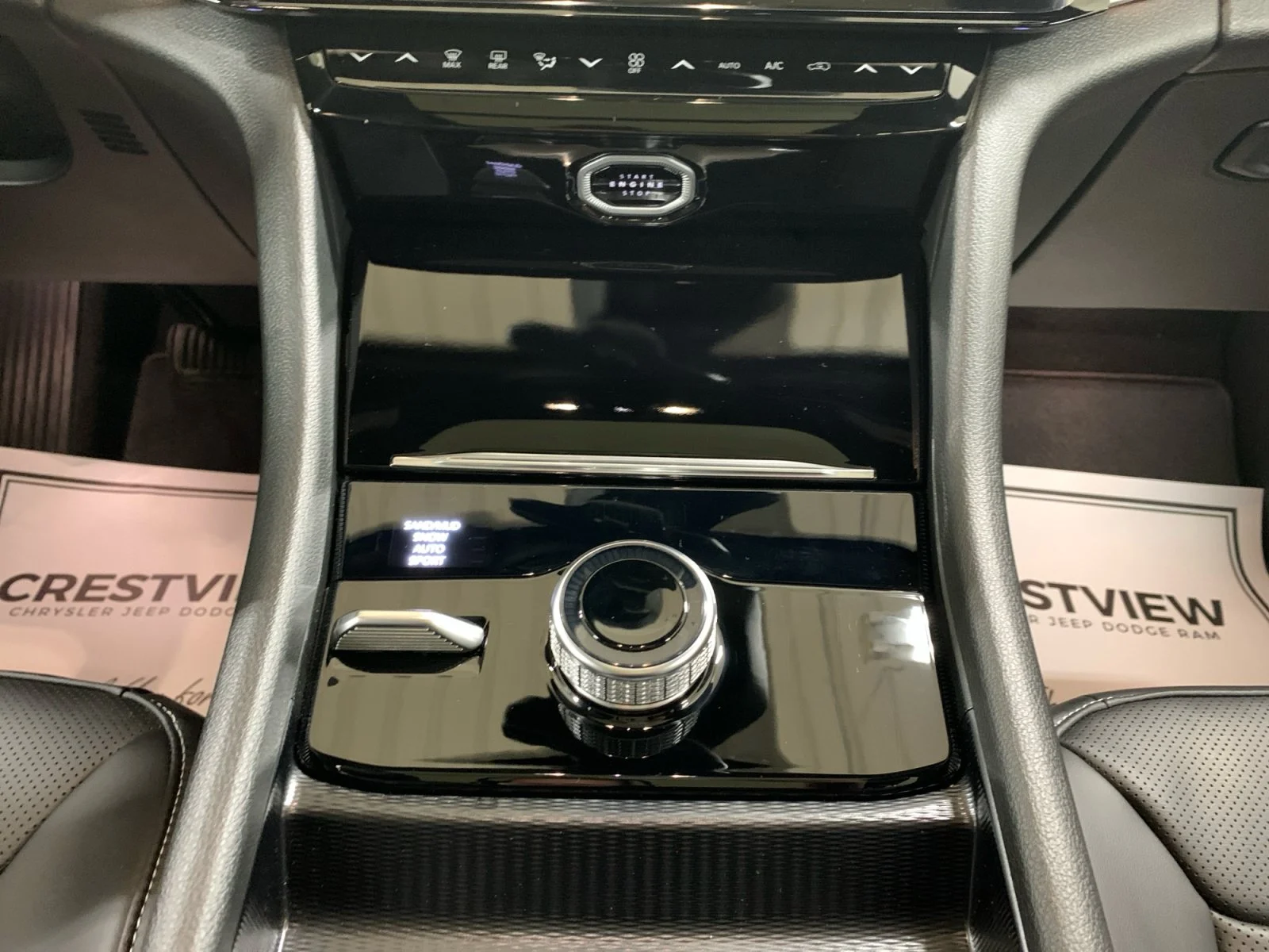 New 2026 Diamond Black Crystal Pearl Jeep Limited image 15