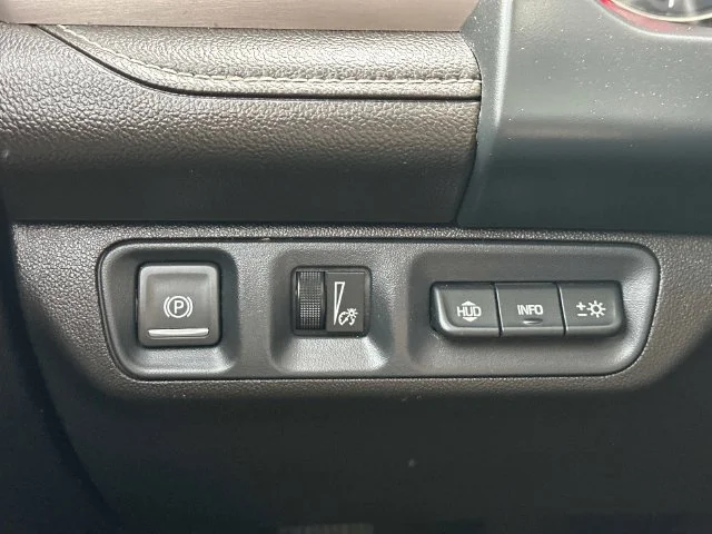 Used 2023 White GMC Denali image 26