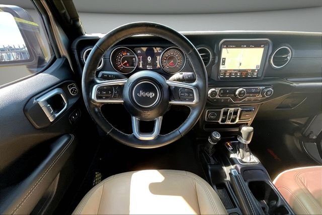 Used 2020 Silver Jeep Unlimited Sahara image 9