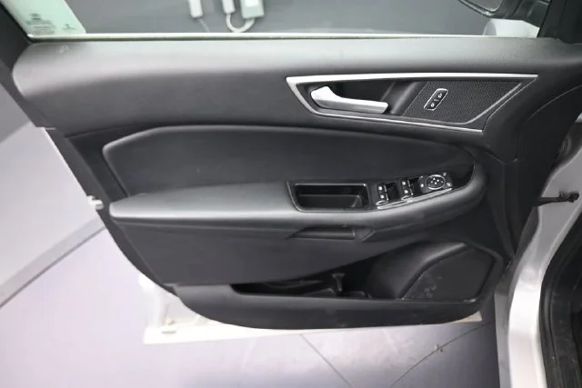 Used 2019 Silver Ford SEL image 28
