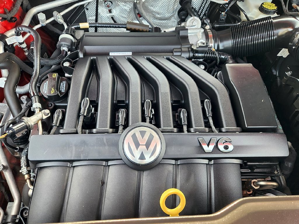 Used 2021 Blue Volkswagen SEL image 33