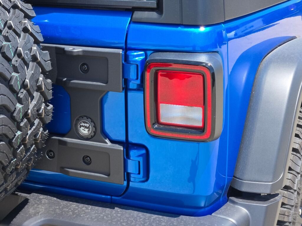 New 2026 Hydro Blue Pearl-Coat Exterior Paint Jeep Willys image 12