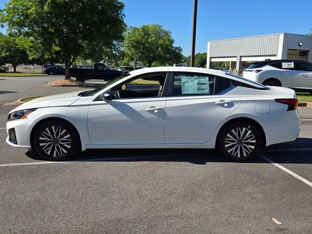 New 2026 White Nissan 2.5 SV image 2