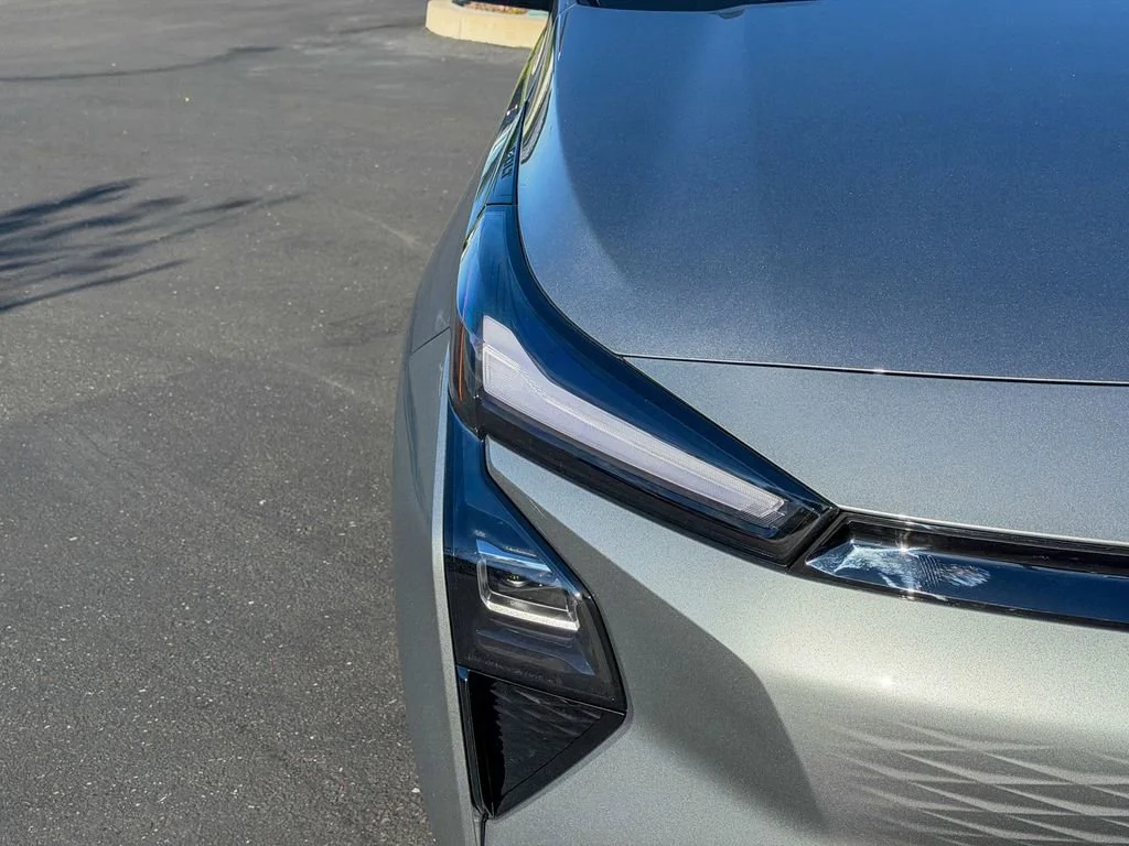 New 2027 Sterling Grey Metallic Chevrolet LT image 4