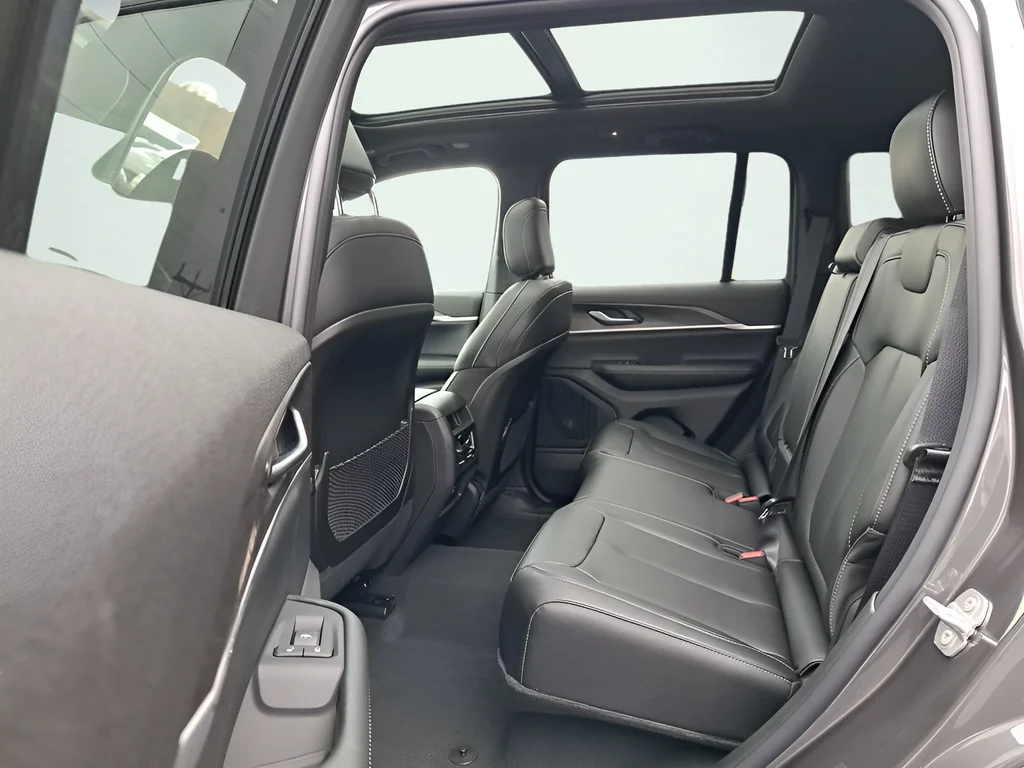 New 2025 Baltic Gray Metallic Clear-Coat Exterior Paint Jeep Limited image 11