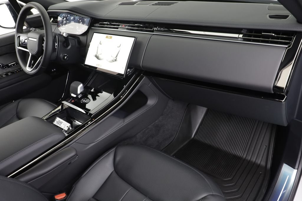 New 2026 Borasco Grey LAND ROVER SE image 21