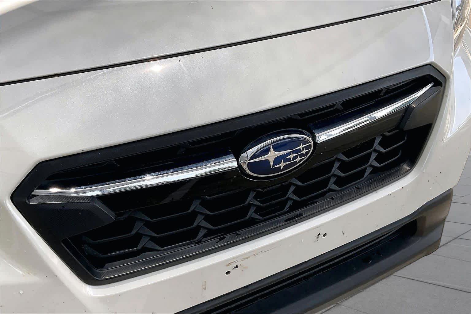 Used 2018 Crystal White Pearl Subaru Limited image 29