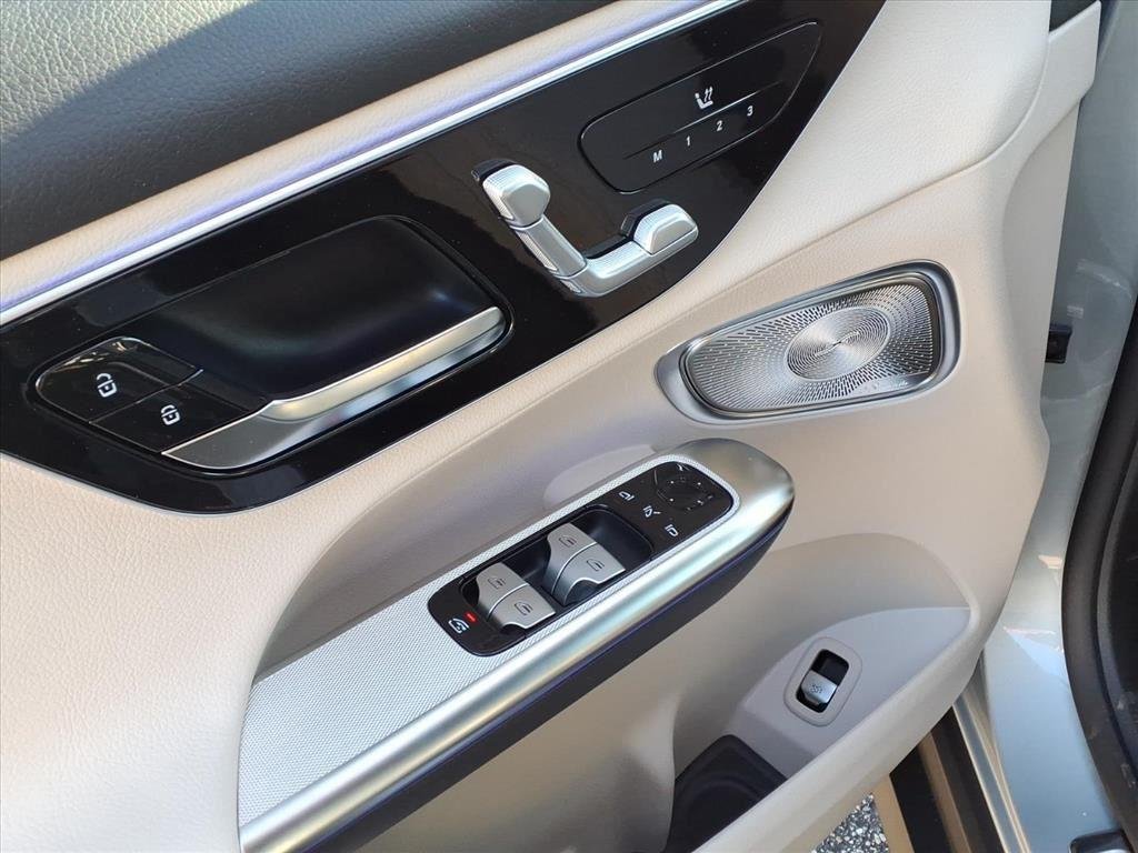 New 2026 SILVER Mercedes-Benz GLC 300 image 11
