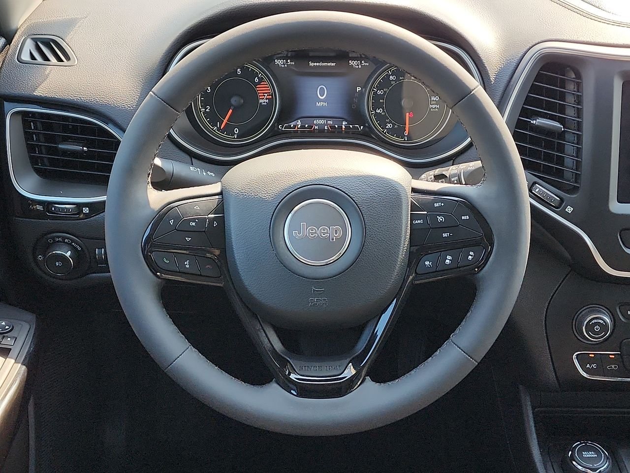 Used 2023 Hydro Blue Pearlcoat Jeep Altitude Lux image 21