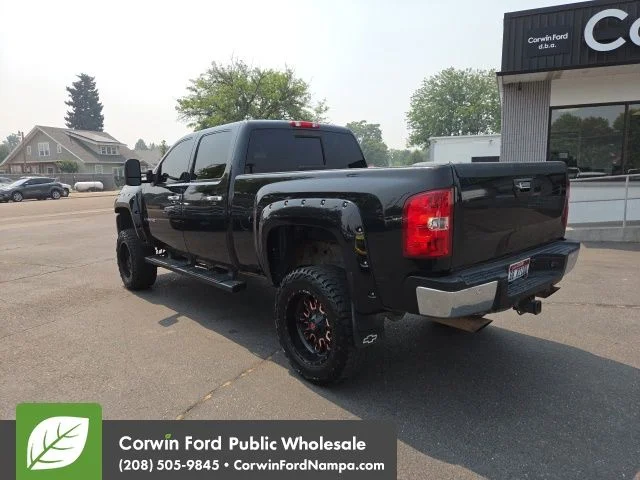 Used 2009 Black Chevrolet LTZ image 10
