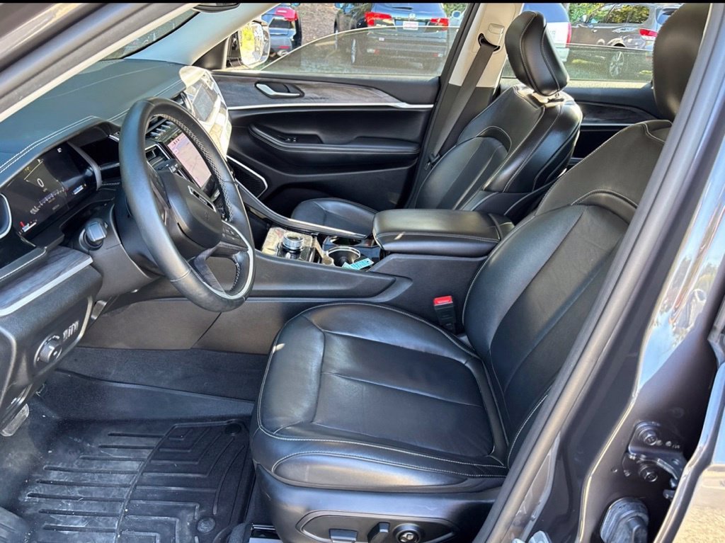 Used 2022 Gray Jeep Limited image 6