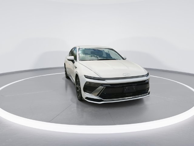 Used 2025 White Hyundai SEL image 2
