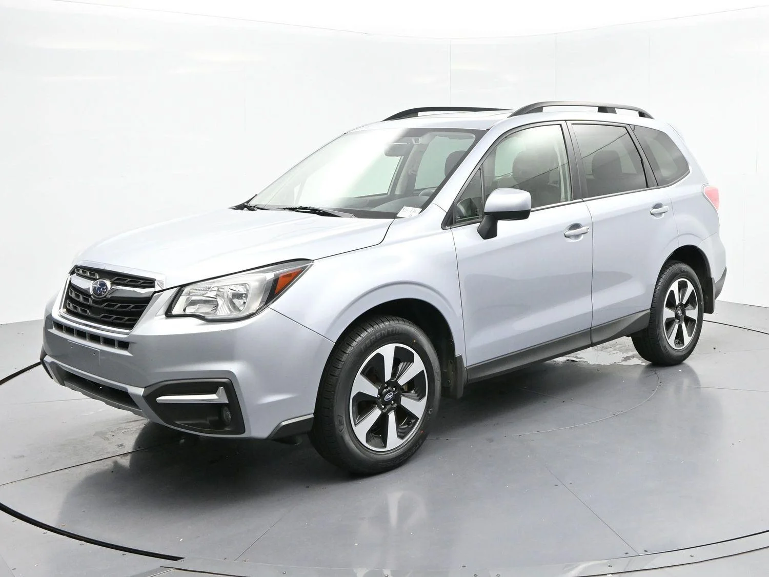 Used 2018 Ice Silver Metallic Subaru Premium image 3