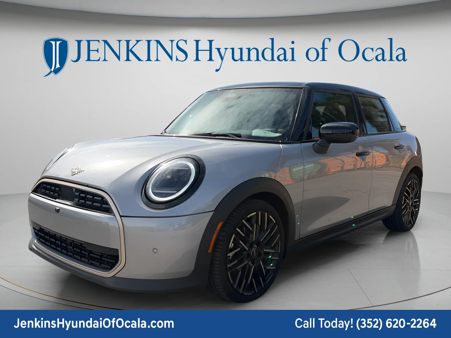 Used 2025 Silver MINI Cooper image 7