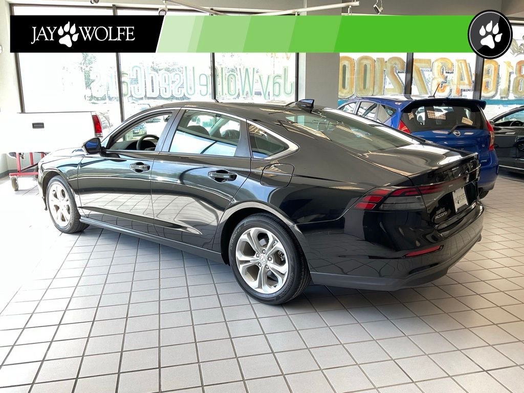 Used 2023  Honda LX image 4