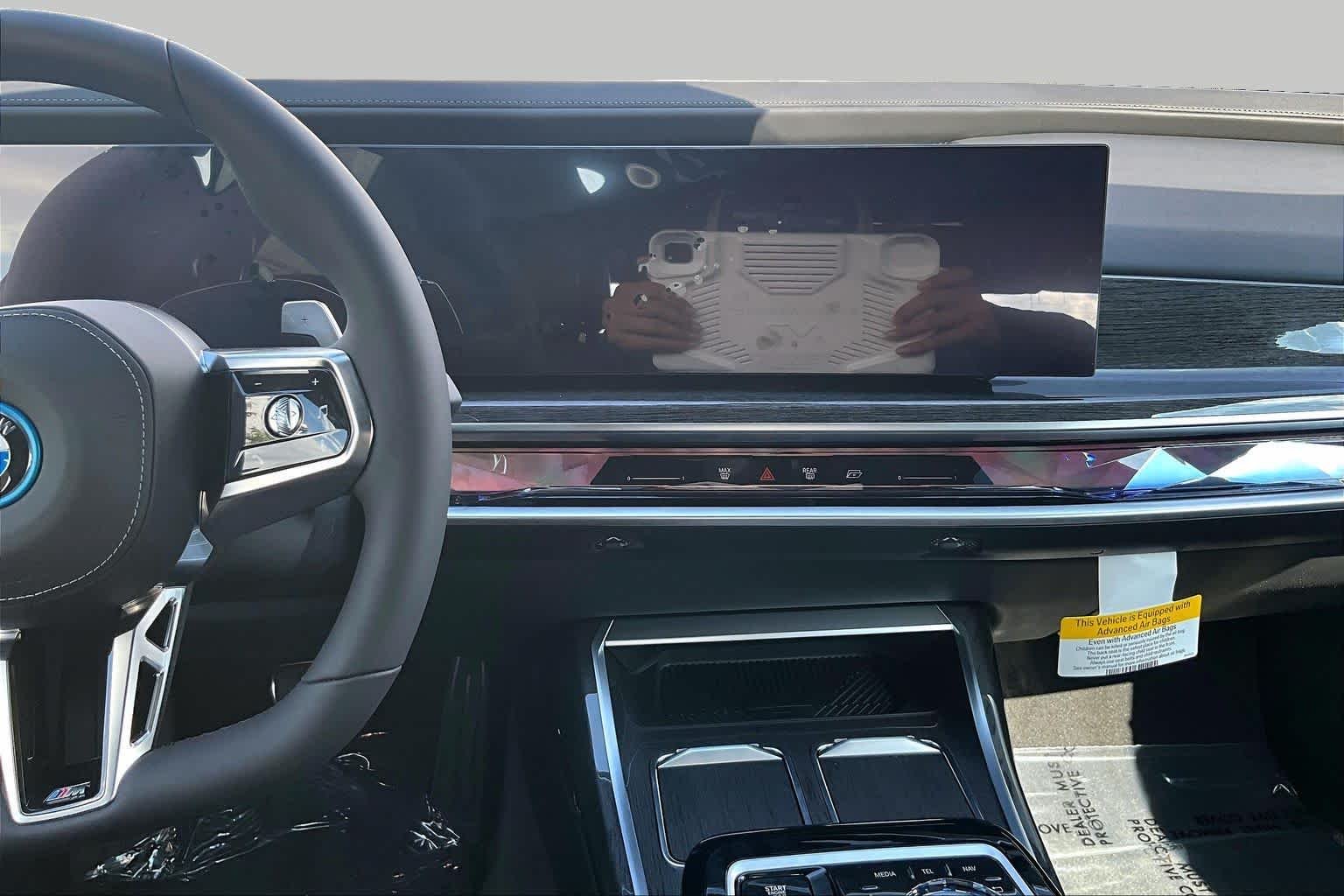 New 2026 Mineral White Metallic BMW 750e xDrive image 6