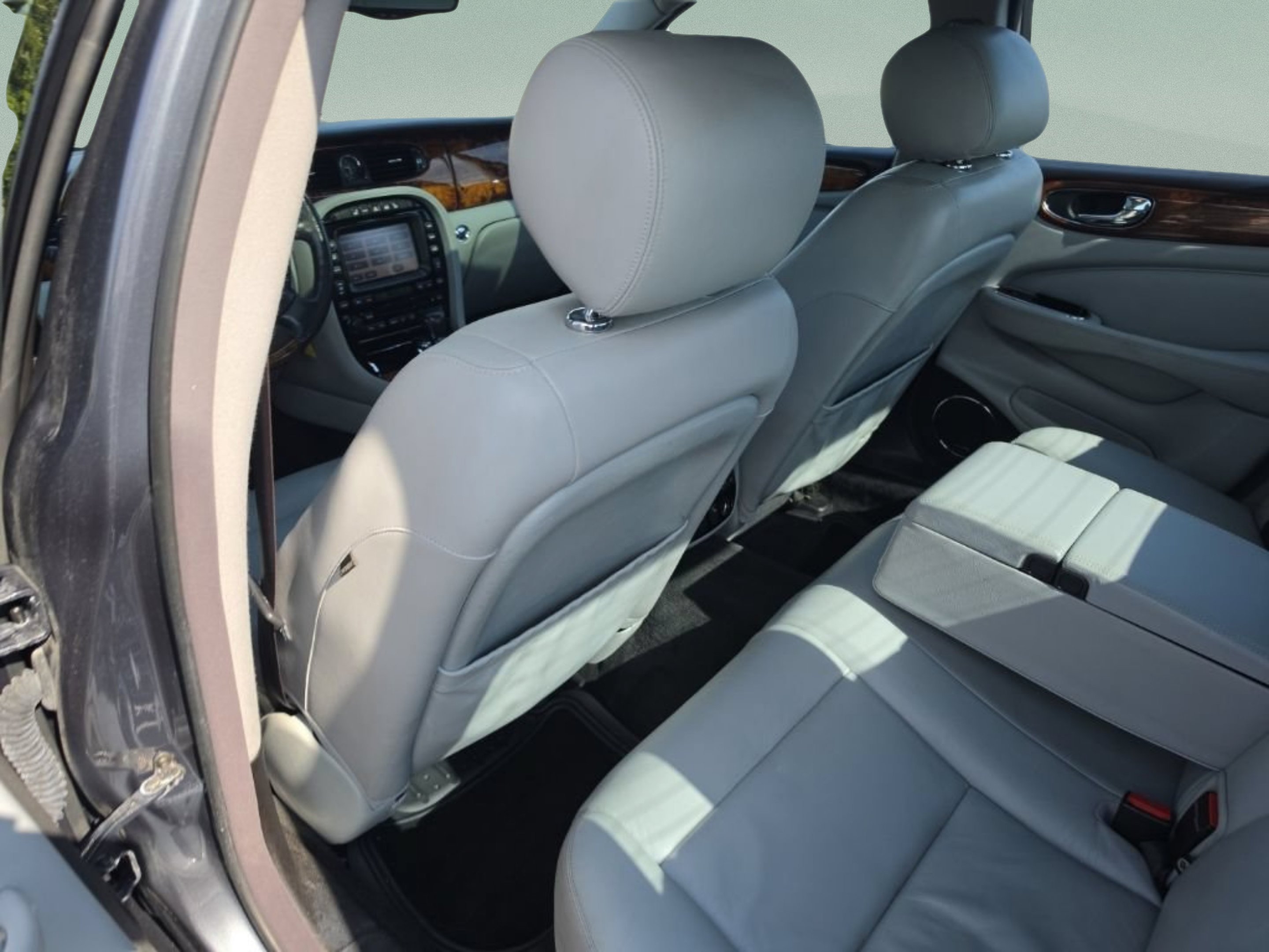 Used 2004  Jaguar XJR image 21