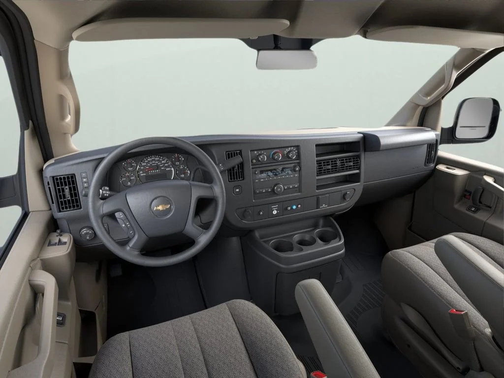 New 2025 Summit White Chevrolet 1WT image 9
