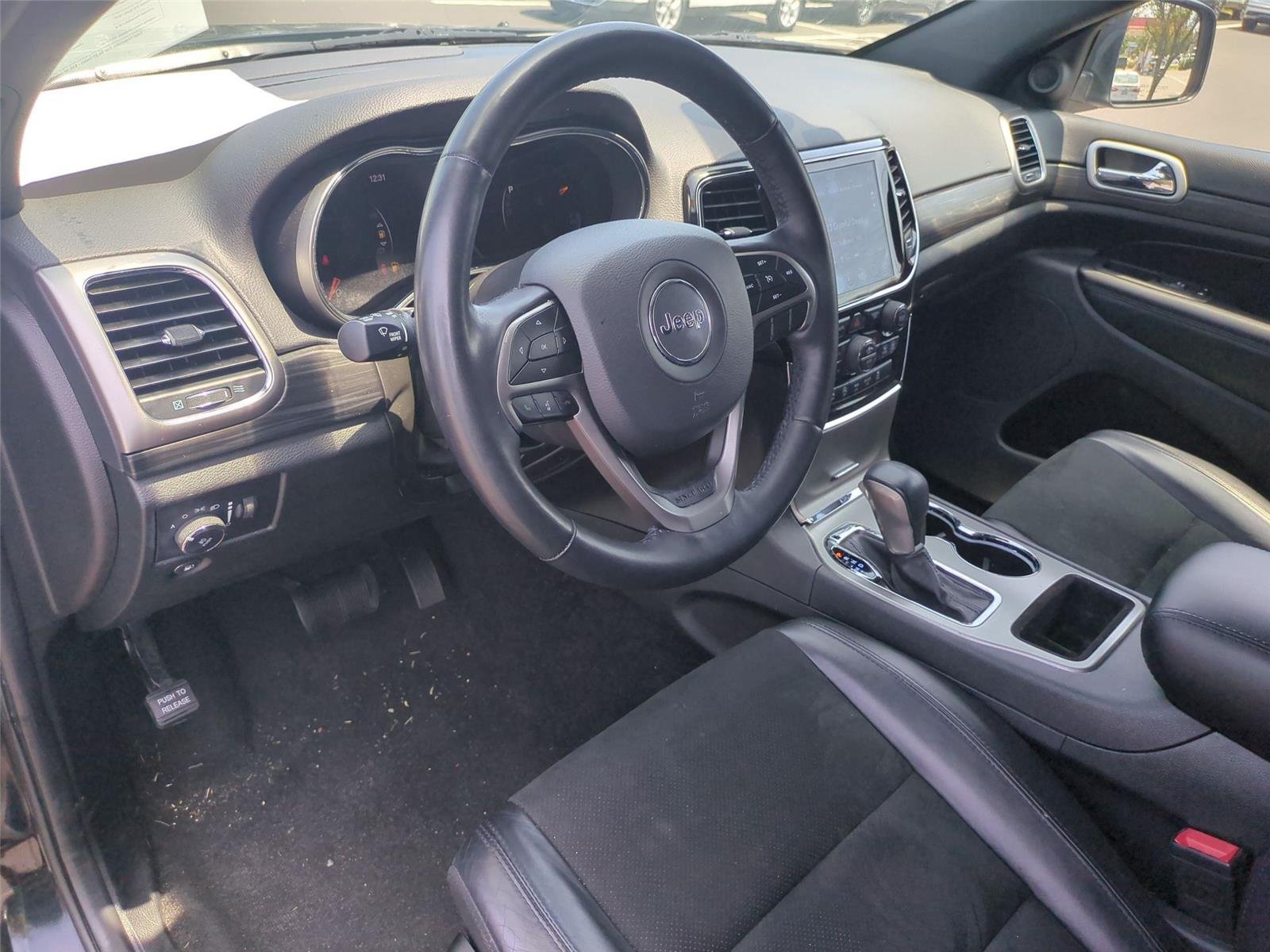 Used 2022 Diamond Black Crystal Pearlcoat Jeep Laredo X image 19