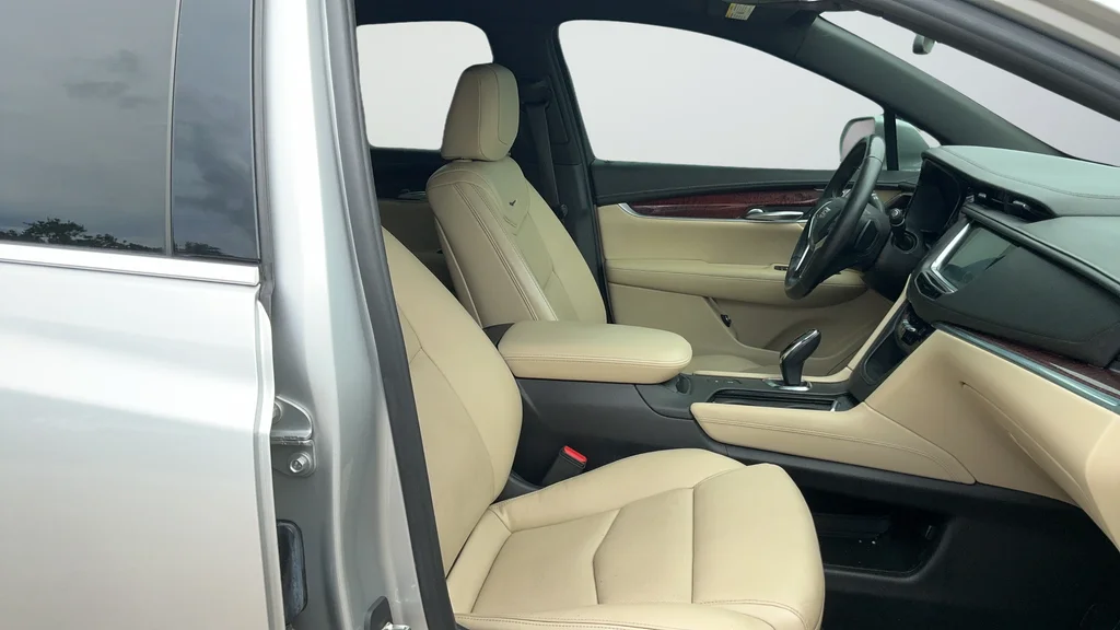Used 2018 Silver Cadillac Premium Luxury image 22