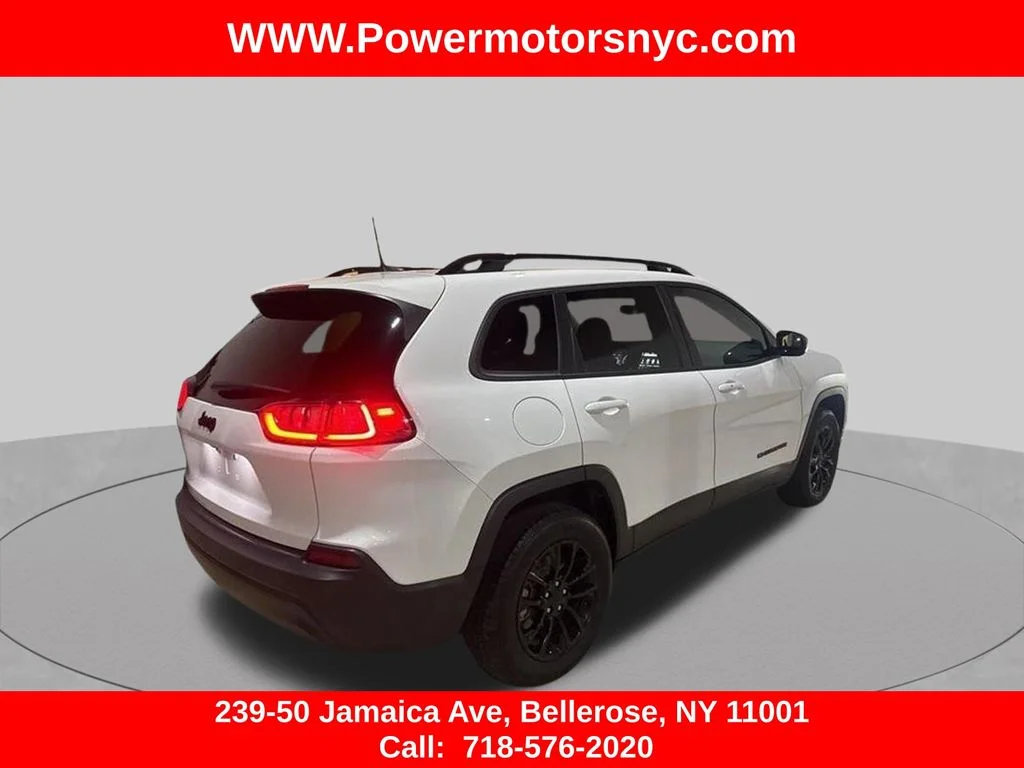 Used 2023 White Jeep Altitude image 4