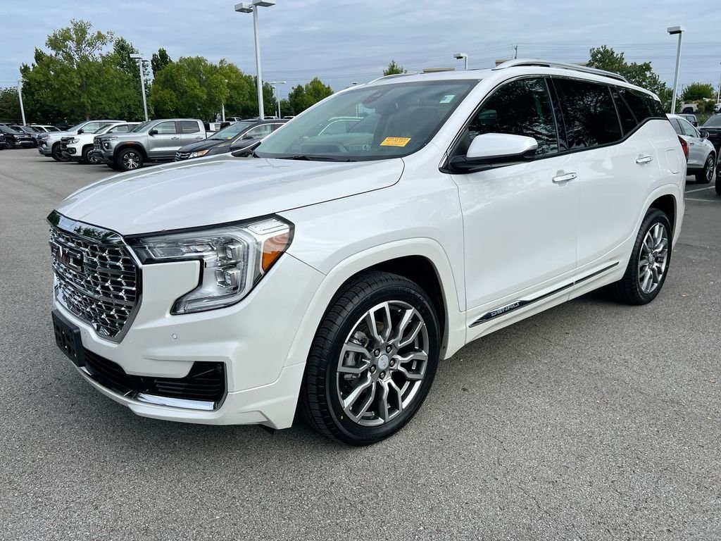 Used 2023 White Frost Tricoat GMC Denali image 4