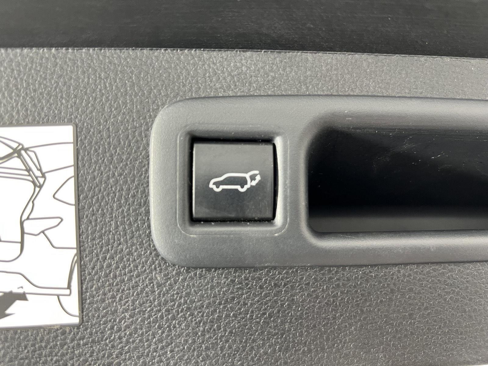 Used 2024 Wind Chill Pearl Toyota XSE image 32