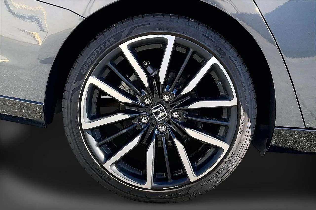 Certified Used 2023  Honda Touring image 37