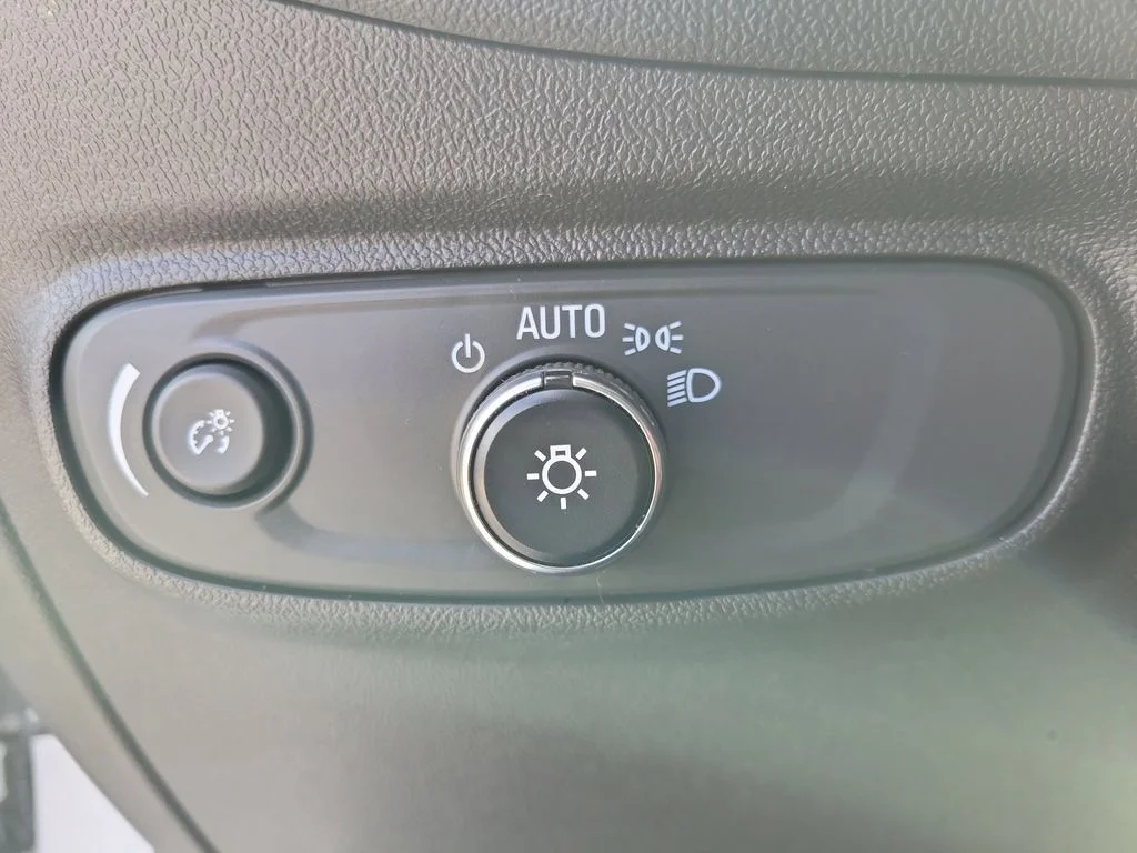 Used 2022 White Chevrolet LT image 20
