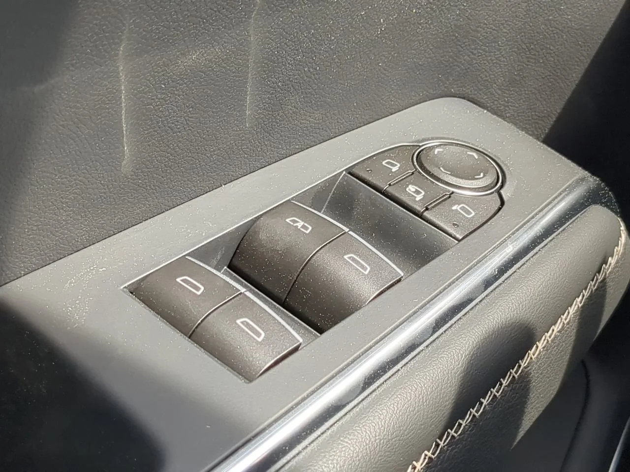 2026 GMC Acadia Denali - Photo 24