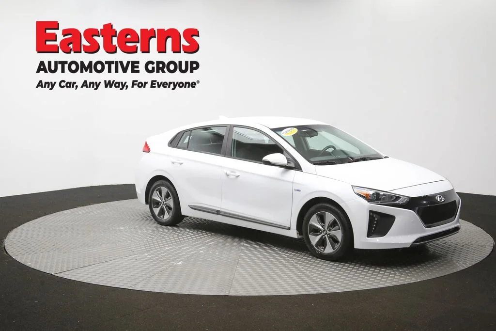 Used 2019 White Hyundai Base image 49