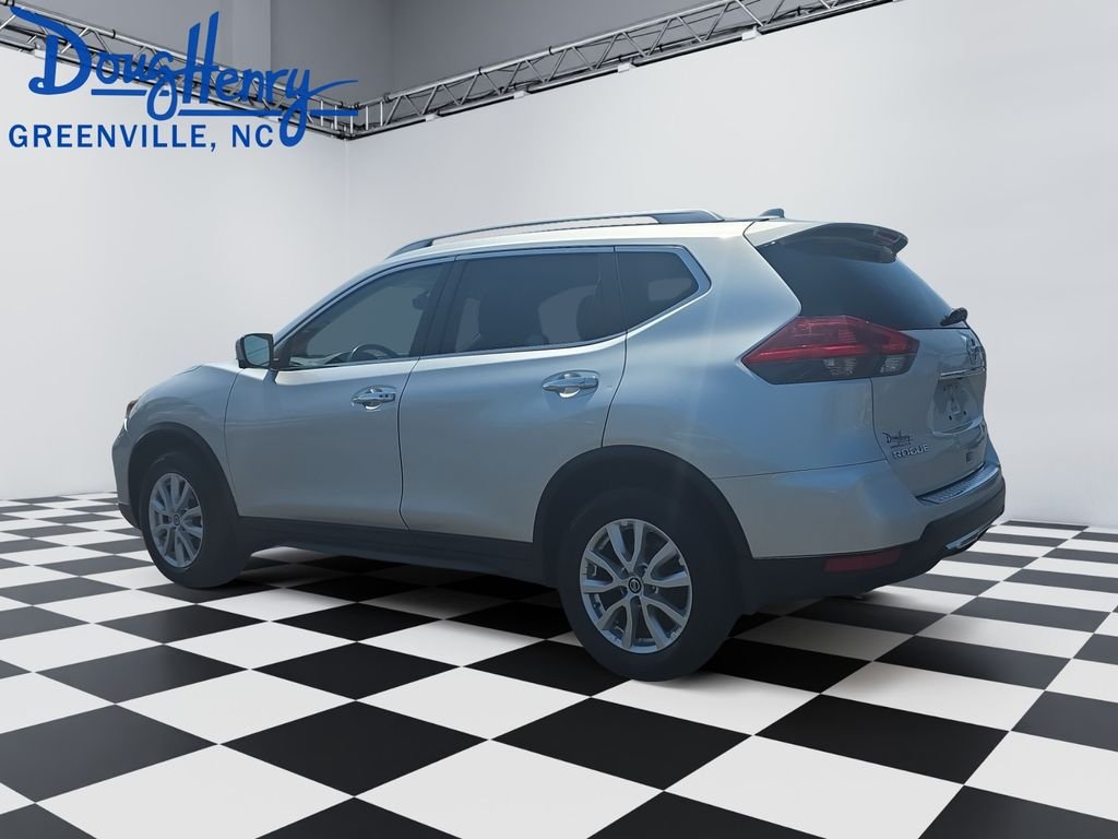 Used 2018 Silver Nissan SV image 3