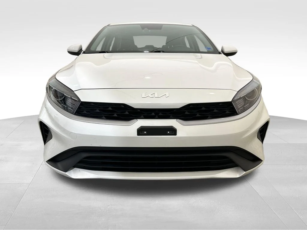 Used 2024 White Kia LXS image 9