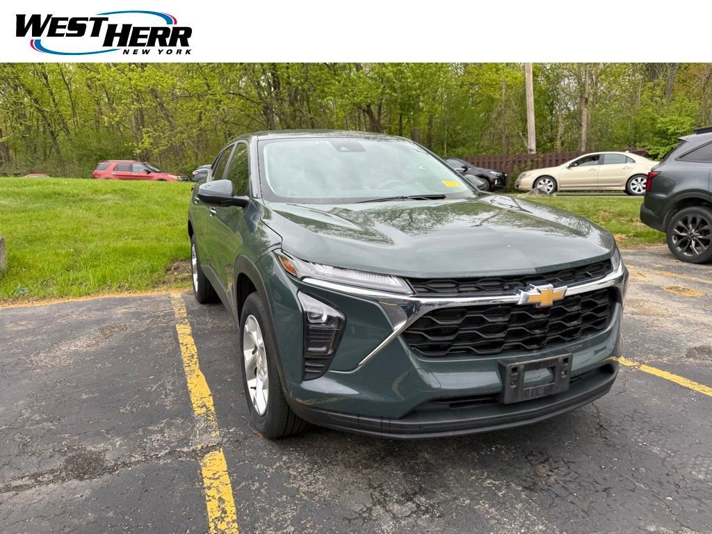2025 Chevrolet Trax LS's photo