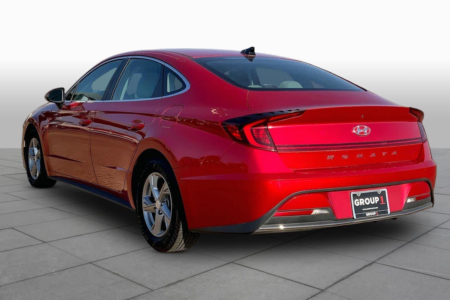 Used 2021 Calypso Red Hyundai SE image 10