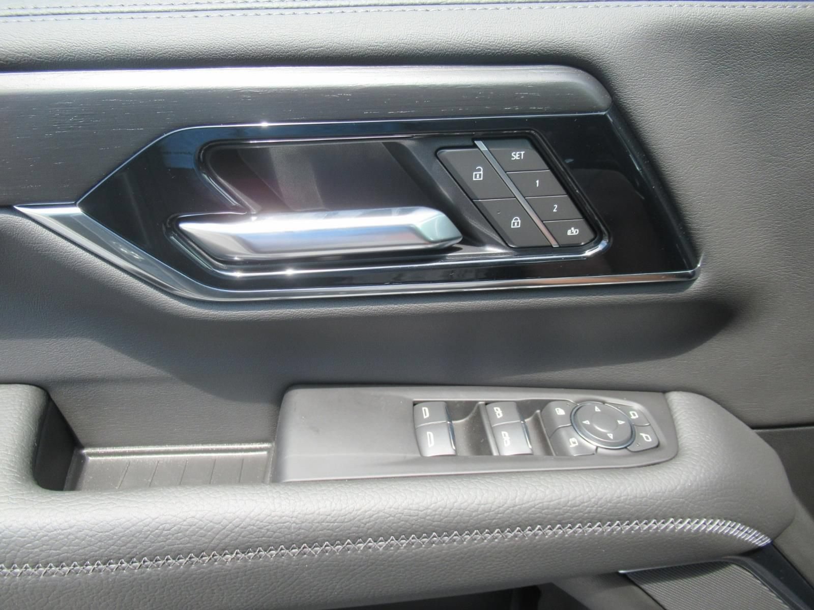 2026 GMC Yukon Denali - Photo 25
