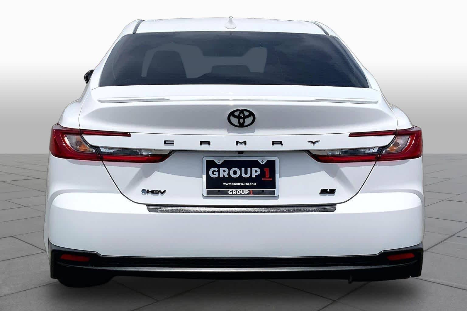 Used 2025 Ice Cap Toyota SE image 5