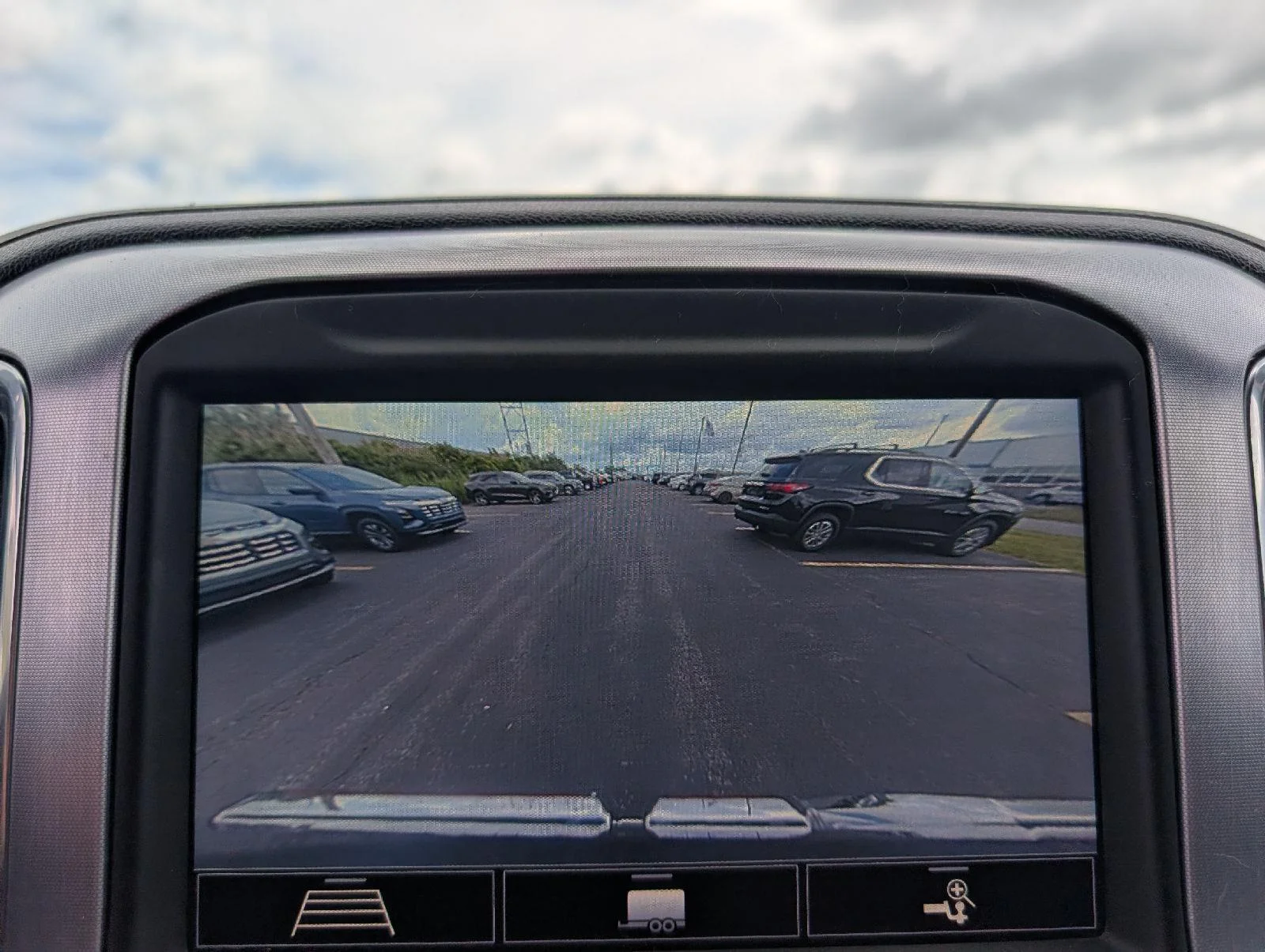 Used 2020 Onyx Black GMC SLE image 15