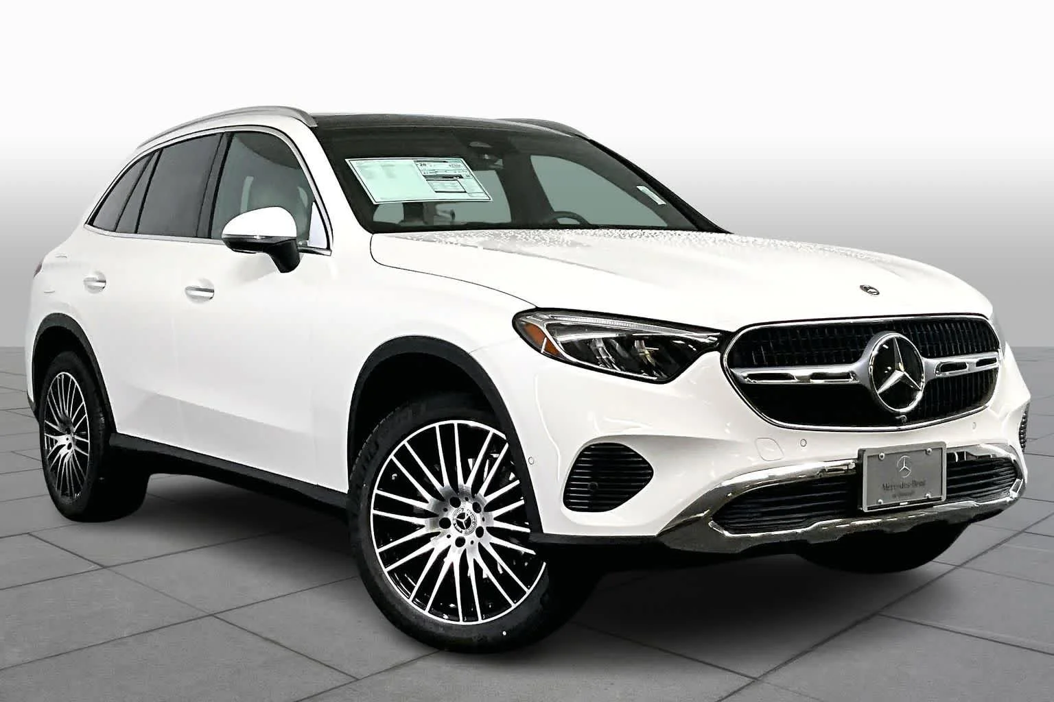 New 2026 Polar White Mercedes-Benz GLC 300 image 2