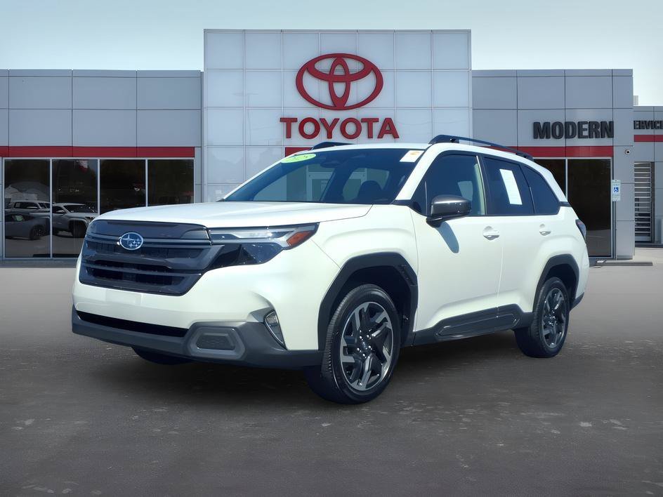Used 2025 Crystal White Pearl Subaru Limited image 1