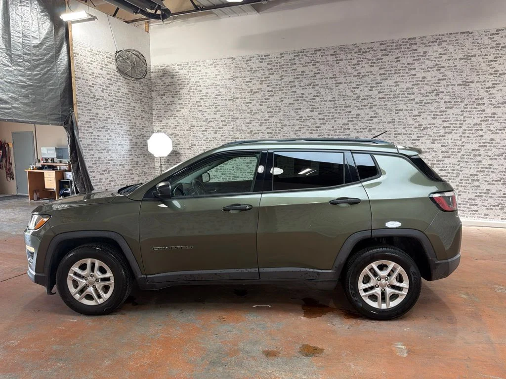 Used 2018 Olive Green Pearlcoat Jeep Sport image 4