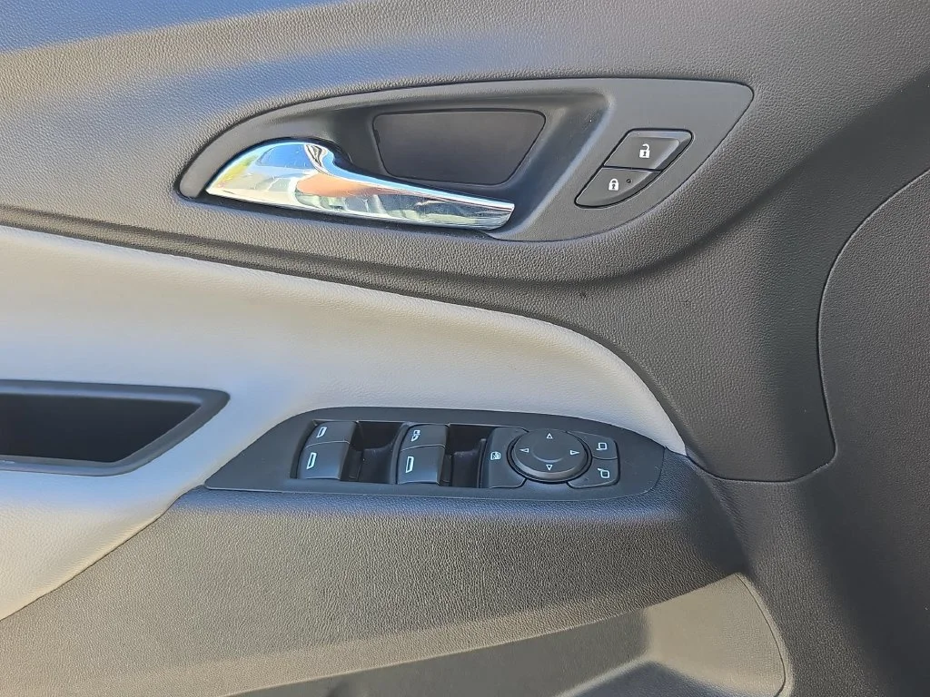 2020 Chevrolet Equinox LS - Photo 24