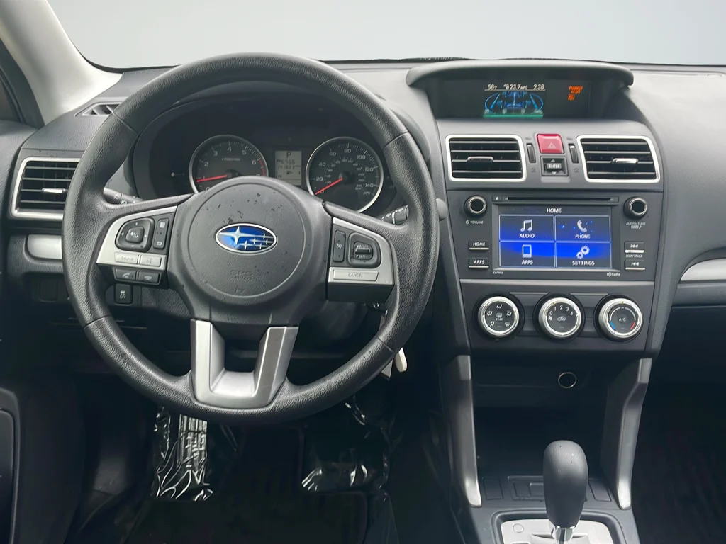 Used 2018 Silver Subaru 2.5i image 11