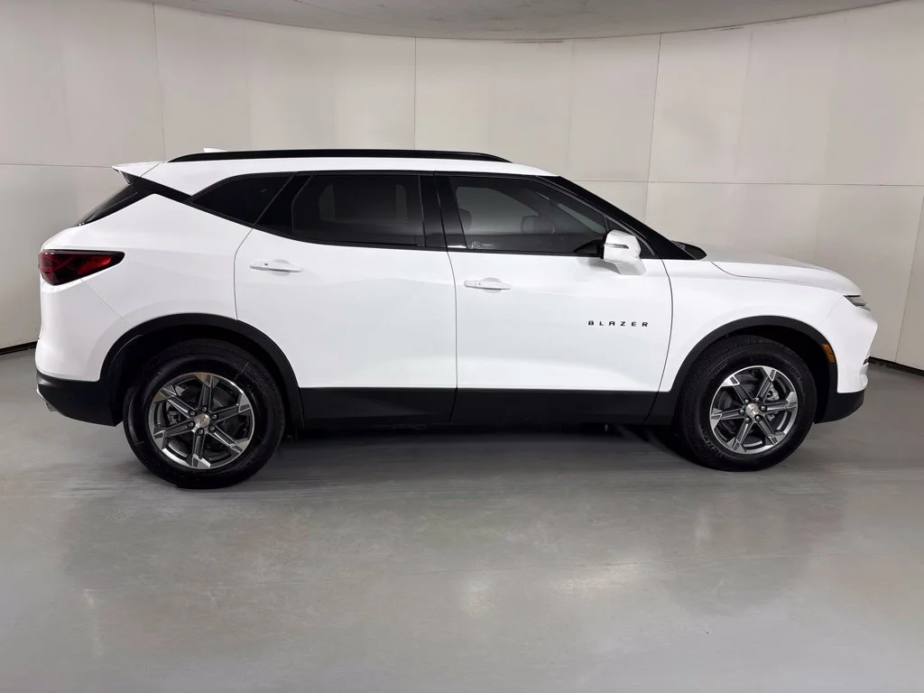 New 2026 Summit White Chevrolet 3LT image 11