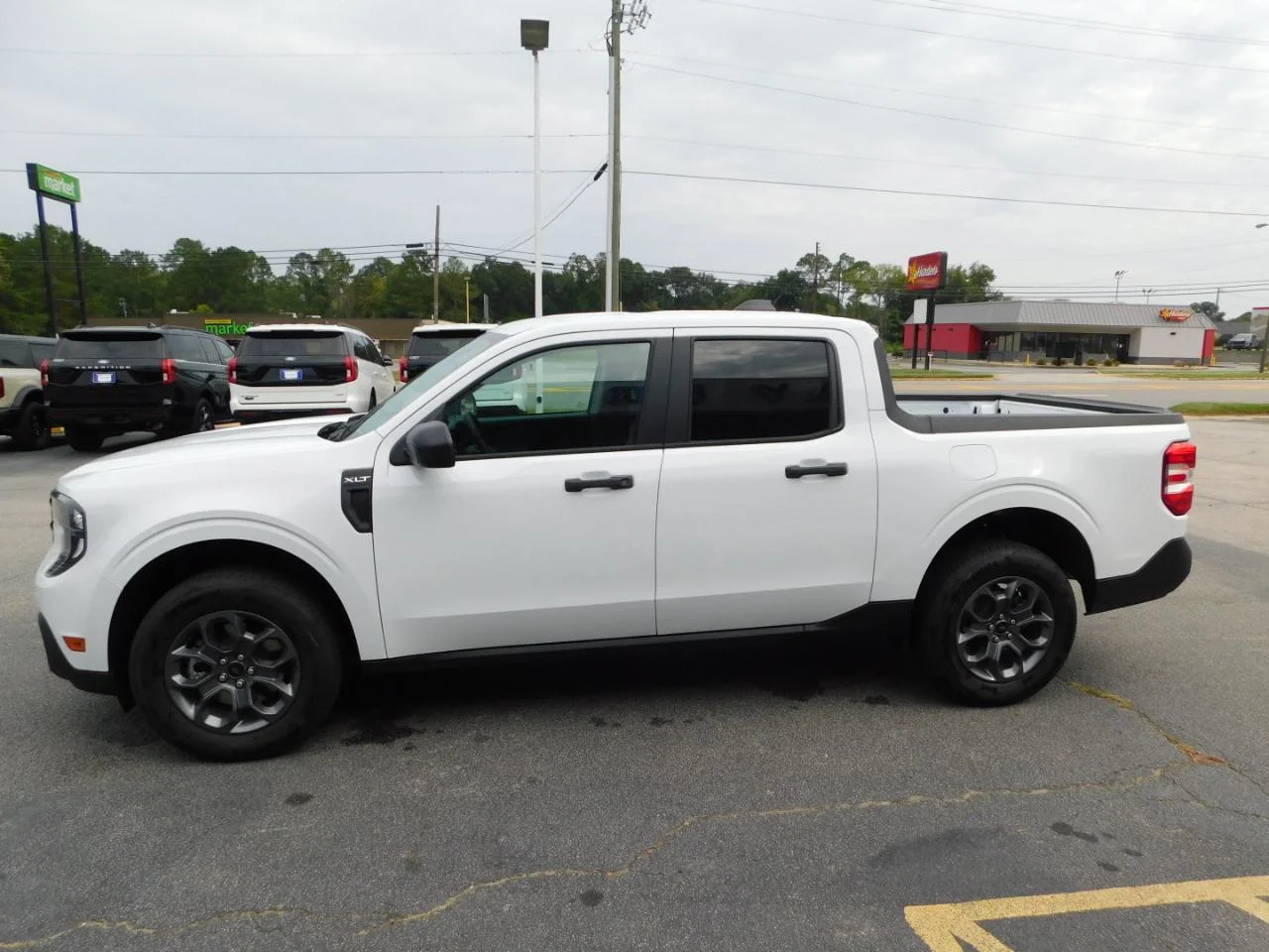 New 2026 Oxford White Ford XLT image 5